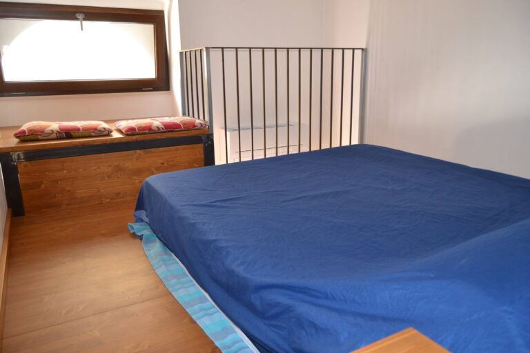 rossa_soppalco_letto